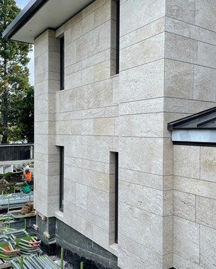 Proyek Fasad Marmer Beige Ekachai di Selandia Baru